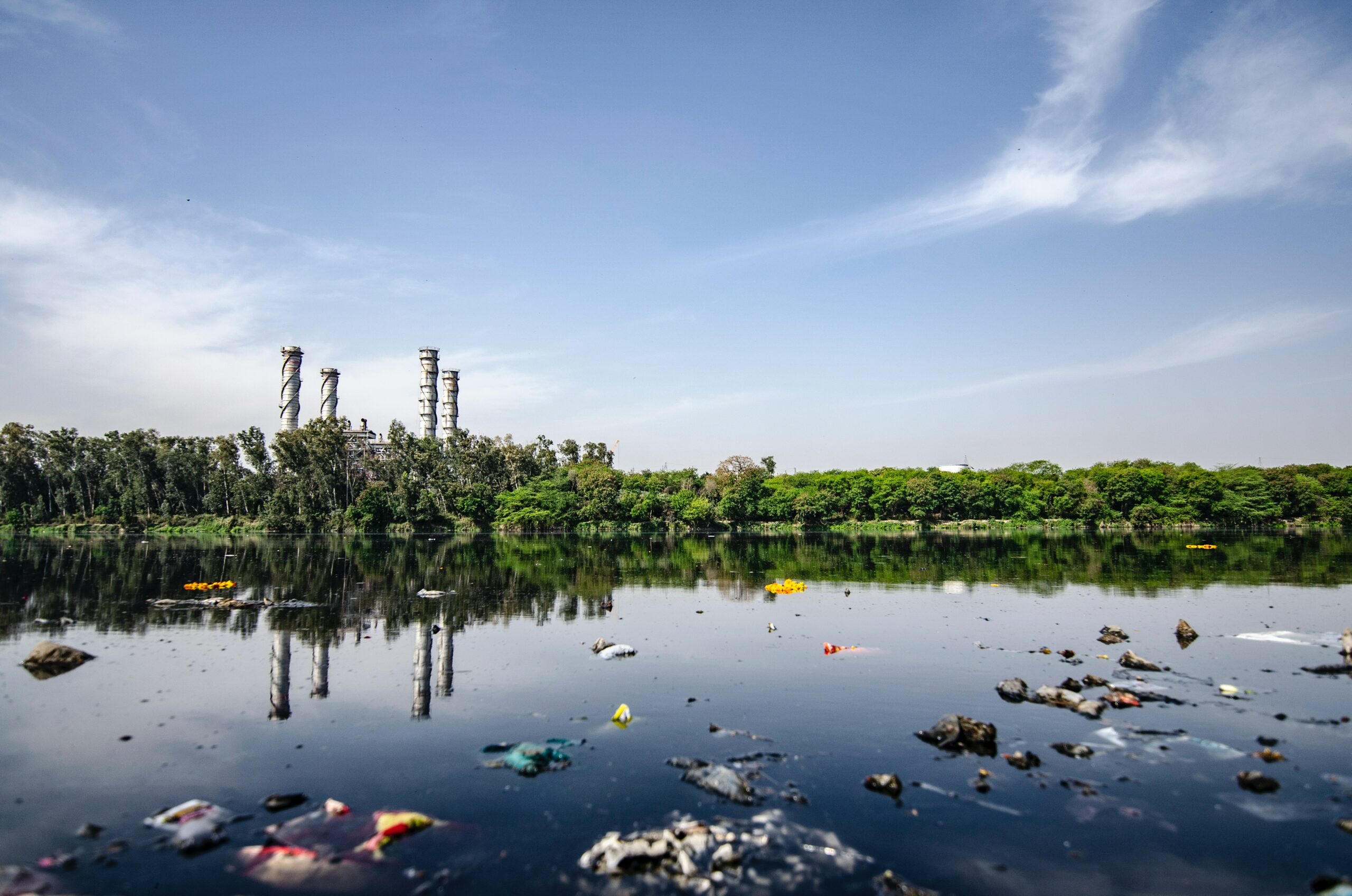 Rifiuti nei fiumi, 87% contengono plastica, monitorati 12 fiumi.